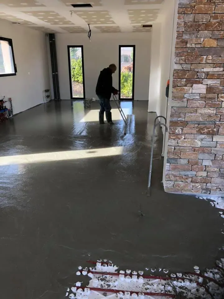 Chape fluide à Fayence