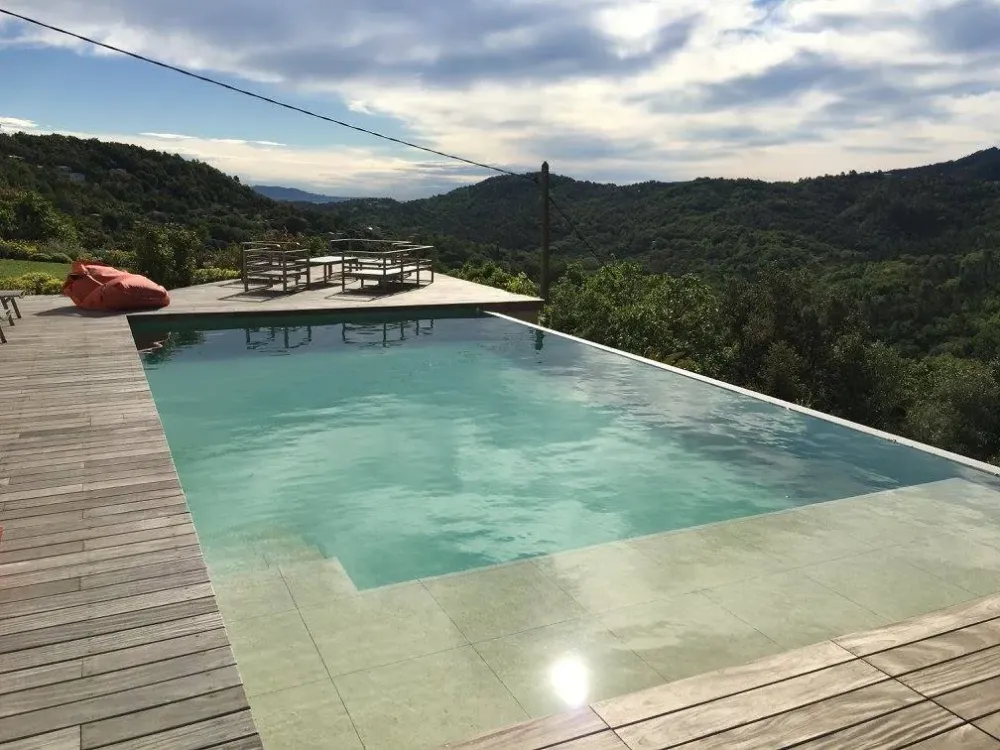 pose-carrelage-exterieur-piscine